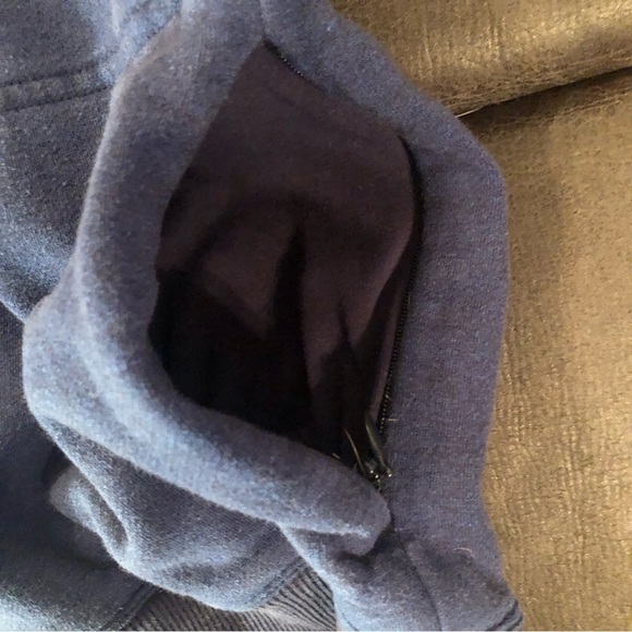 Women’s Blue Under Armour Hoodie Size Large - Picture 8 of 8